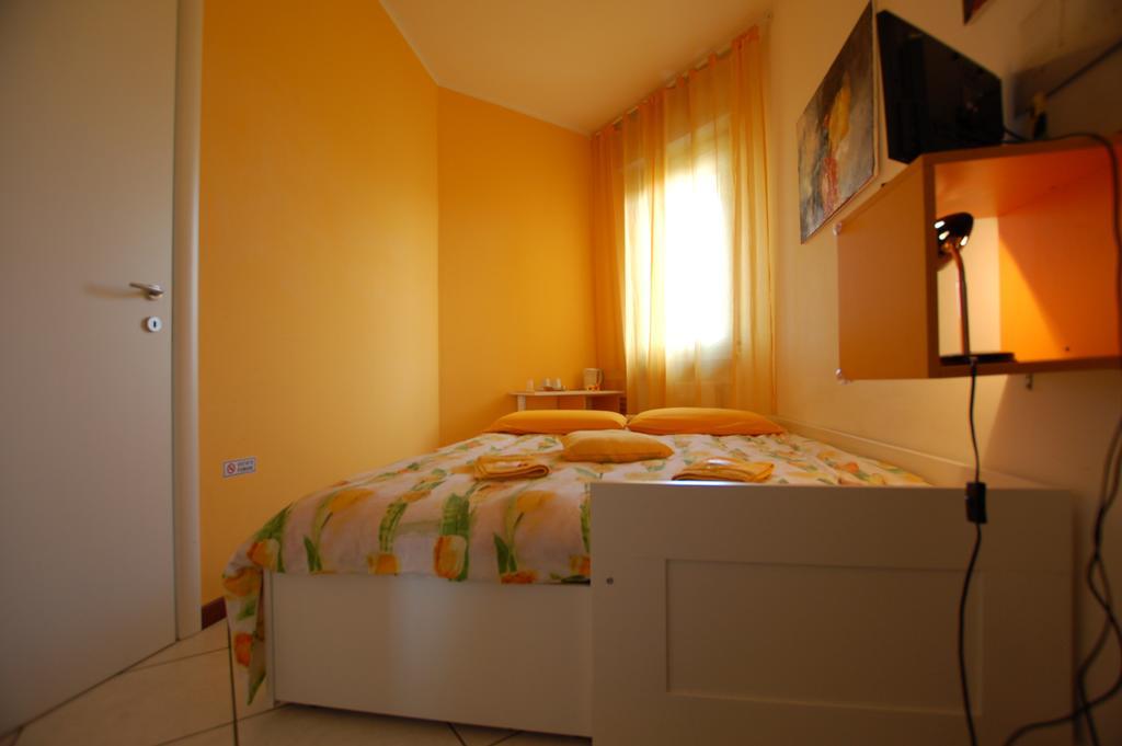 La Rosa Scarlatta Broseta Guest house 2*